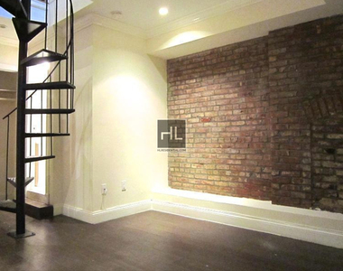 Hudson St. - Photo Thumbnail 2