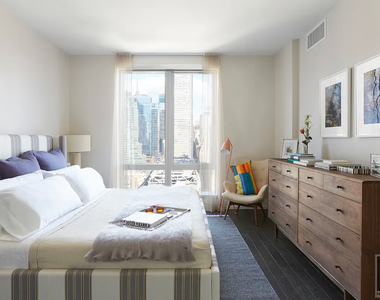 10th Avenue - Photo Thumbnail 3
