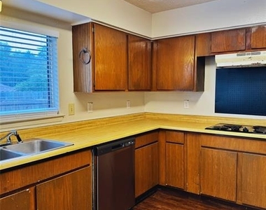 628 Taylor Court - Photo Thumbnail 5