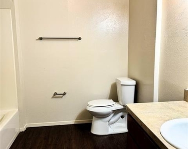 628 Taylor Court - Photo Thumbnail 15