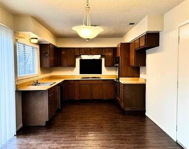 628 Taylor Court - Photo Thumbnail 3