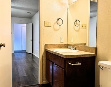 628 Taylor Court - Photo Thumbnail 11