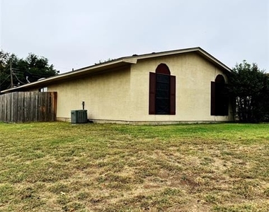 628 Taylor Court - Photo Thumbnail 1