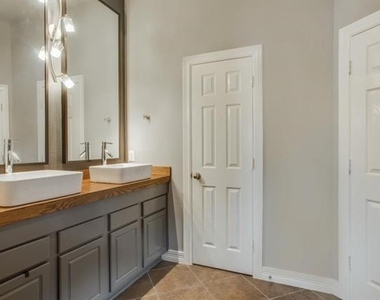 2330 Throckmorton Street - Photo Thumbnail 8