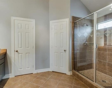 2330 Throckmorton Street - Photo Thumbnail 7