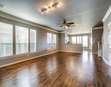 2330 Throckmorton Street - Photo Thumbnail 2