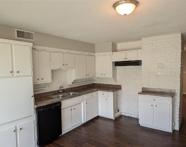 4800 Dunlap Drive - Photo Thumbnail 5