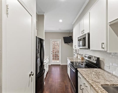 4403 Bellaire Drive S - Photo Thumbnail 4