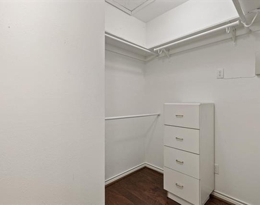 4403 Bellaire Drive S - Photo Thumbnail 12
