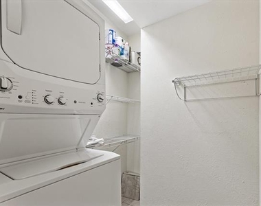 4403 Bellaire Drive S - Photo Thumbnail 13