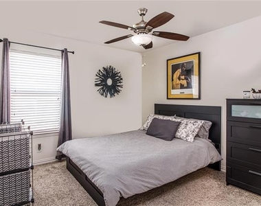 917 Rosewood Street - Photo Thumbnail 13