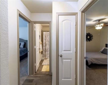 917 Rosewood Street - Photo Thumbnail 12
