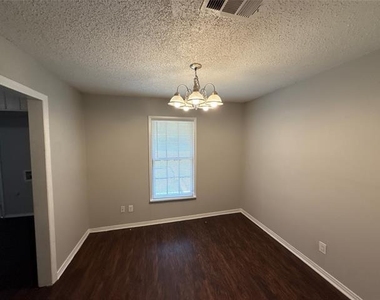 2607 Yeager Street - Photo Thumbnail 5