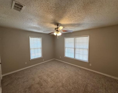 2607 Yeager Street - Photo Thumbnail 7