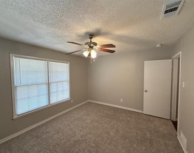 2607 Yeager Street - Photo Thumbnail 9