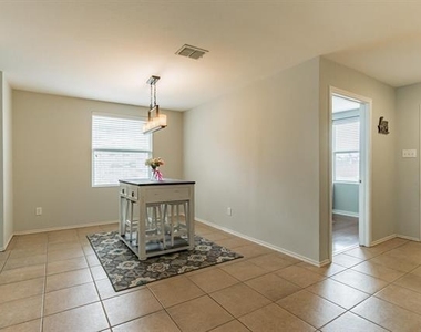 1515 Harvest Crossing Drive - Photo Thumbnail 5