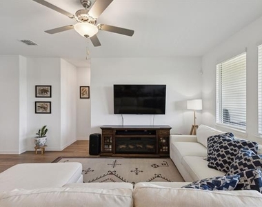 705 Alden Drive - Photo Thumbnail 5