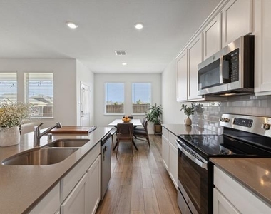 705 Alden Drive - Photo Thumbnail 9