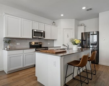 705 Alden Drive - Photo Thumbnail 7