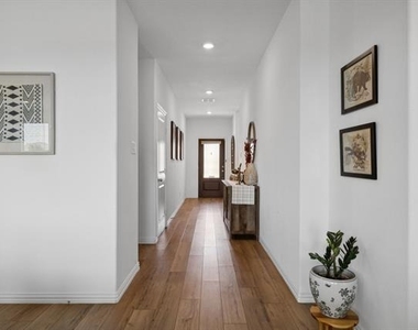 705 Alden Drive - Photo Thumbnail 2