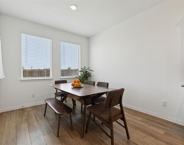 705 Alden Drive - Photo Thumbnail 6