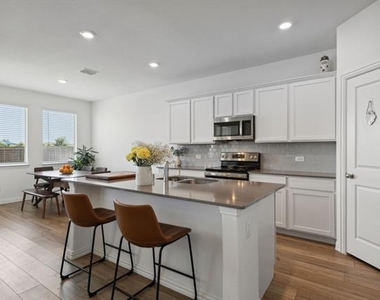 705 Alden Drive - Photo Thumbnail 8