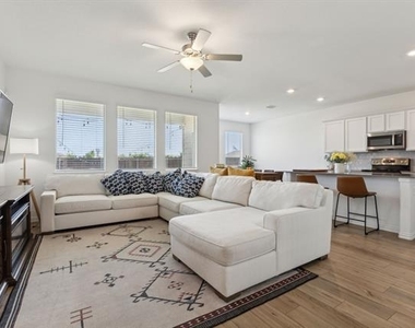 705 Alden Drive - Photo Thumbnail 3