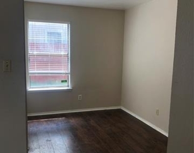2526 W Prairie Street - Photo Thumbnail 2