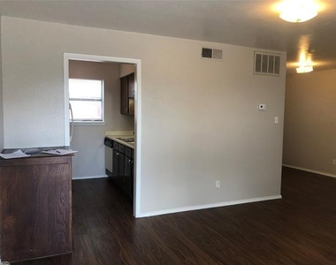 2526 W Prairie Street - Photo Thumbnail 1