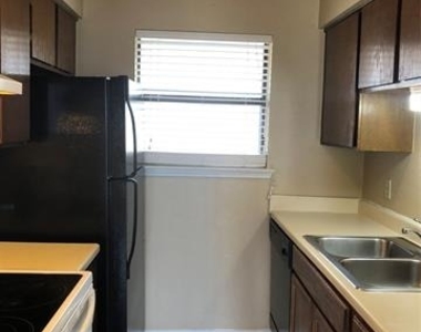 2526 W Prairie Street - Photo Thumbnail 4