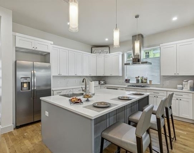 4618 Newmore Avenue - Photo Thumbnail 3