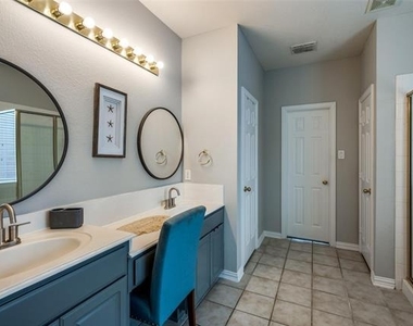 323 Del Cano Drive - Photo Thumbnail 23