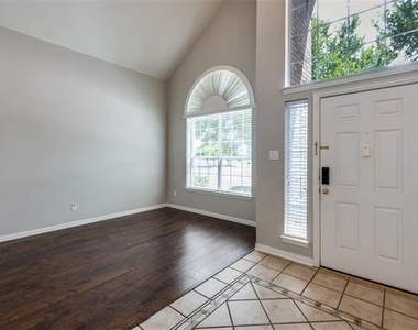 323 Del Cano Drive - Photo Thumbnail 4