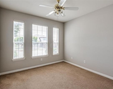 323 Del Cano Drive - Photo Thumbnail 26