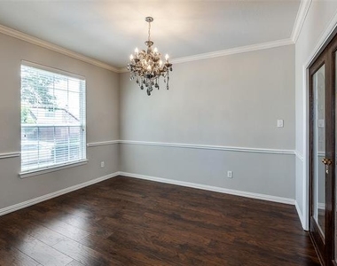 323 Del Cano Drive - Photo Thumbnail 5