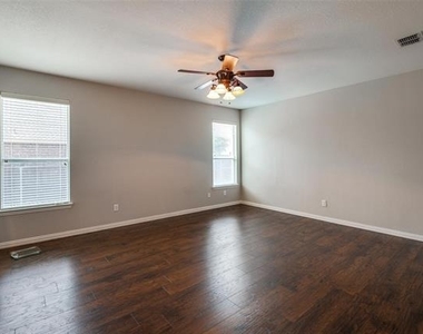 323 Del Cano Drive - Photo Thumbnail 21
