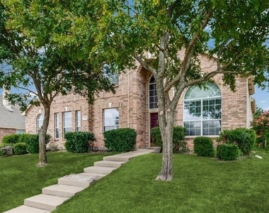 323 Del Cano Drive - Photo Thumbnail 2