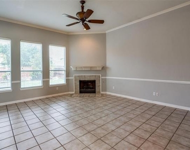 323 Del Cano Drive - Photo Thumbnail 7