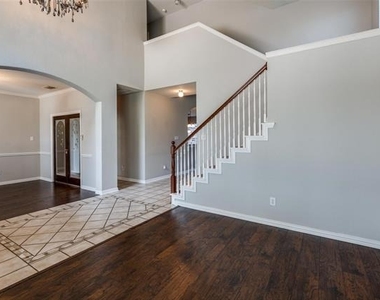 323 Del Cano Drive - Photo Thumbnail 6