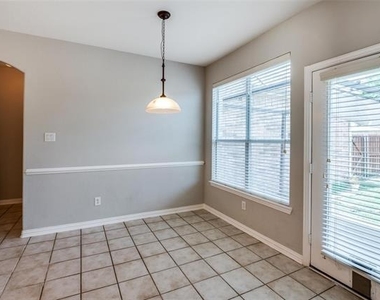 323 Del Cano Drive - Photo Thumbnail 11
