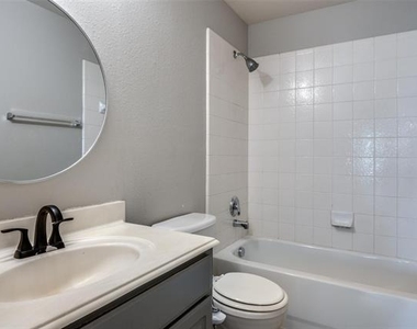 323 Del Cano Drive - Photo Thumbnail 20