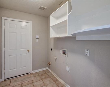 323 Del Cano Drive - Photo Thumbnail 15