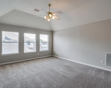 323 Del Cano Drive - Photo Thumbnail 16