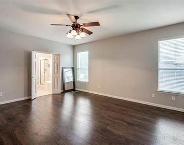 323 Del Cano Drive - Photo Thumbnail 22