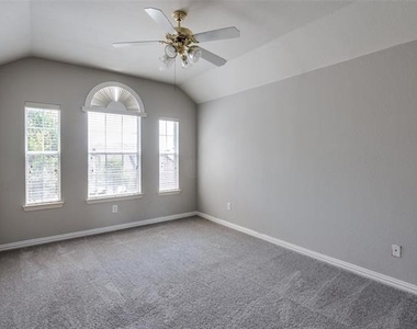 323 Del Cano Drive - Photo Thumbnail 17
