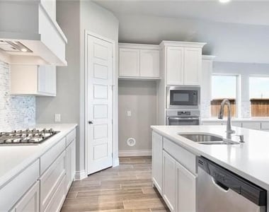 1730 Holmwood Drive - Photo Thumbnail 3