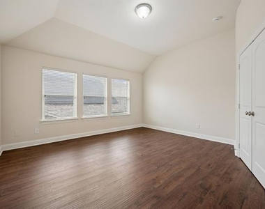 9813 Karlovich Drive - Photo Thumbnail 34