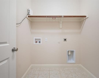 9813 Karlovich Drive - Photo Thumbnail 10