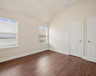 9813 Karlovich Drive - Photo Thumbnail 38