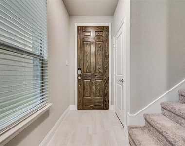 1078 Norias Drive - Photo Thumbnail 4